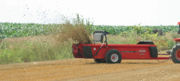 KUHN 1200 - stalmeststrooier voor kleine bedrijven