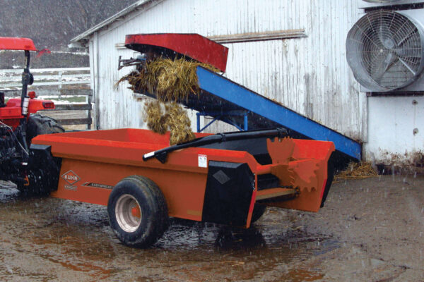 KUHN 1200 - stalmeststrooier voor kleine bedrijven