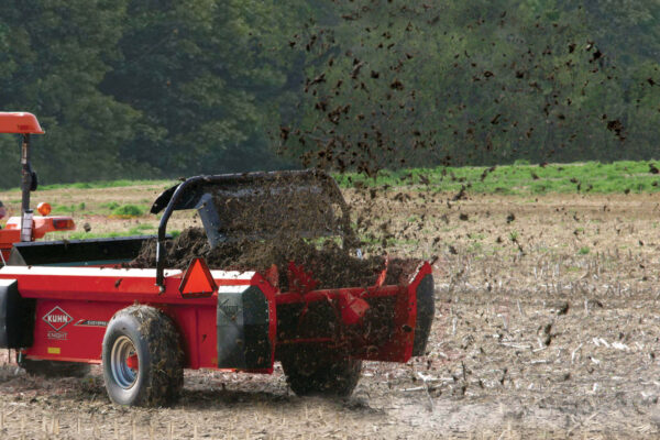 KUHN 1200 - stalmeststrooier voor kleine bedrijven