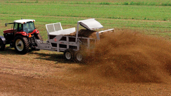 KUHN 2000 ProPush - stalmeststrooier met hydraulische schuif
