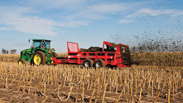 KUHN 2000 ProPush - stalmeststrooier met hydraulische schuif