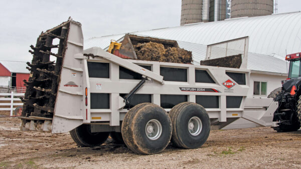 KUHN 2000 ProPush - stalmeststrooier met hydraulische schuif