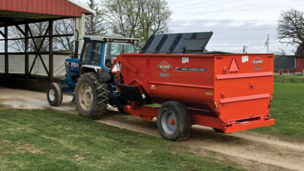 KUHN 3100 - haspelvoermengwagen