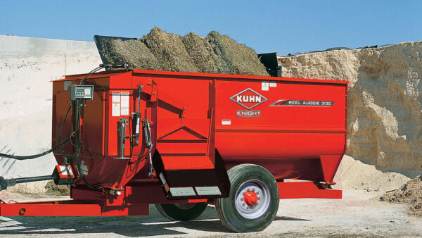 KUHN 3100 - haspelvoermengwagen