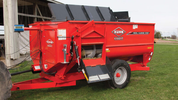KUHN 3100 - haspelvoermengwagen