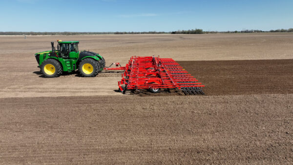 KUHN 5640 - veldcultivator met grote werkbreedte