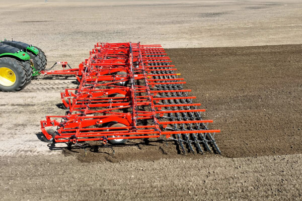 KUHN 5640 - veldcultivator met grote werkbreedte