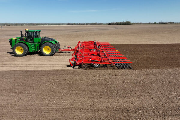 KUHN 5640 - veldcultivator met grote werkbreedte