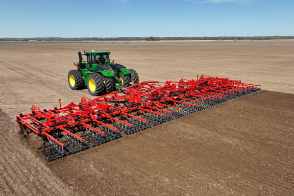 KUHN 5640 - veldcultivator met grote werkbreedte