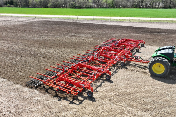 KUHN 5640 - veldcultivator met grote werkbreedte