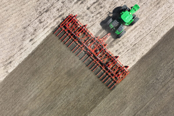 KUHN 5640 - veldcultivator met grote werkbreedte