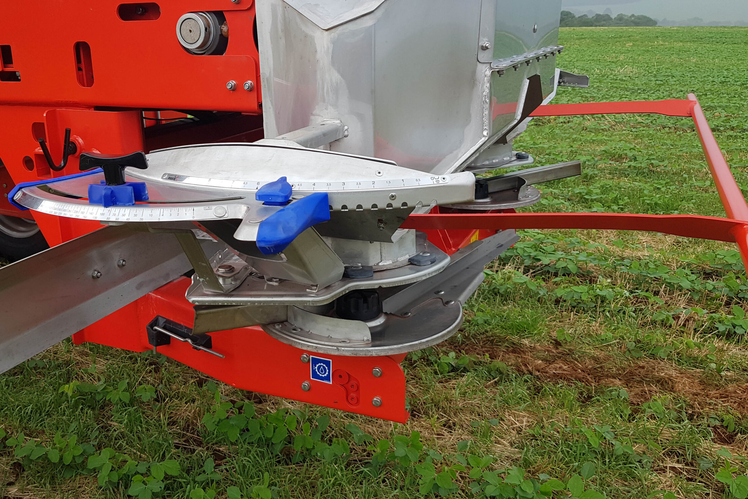 KUHN ACCURA 10000 - getrokken kunstmeststrooier en zaaimachine - Afbeelding 6