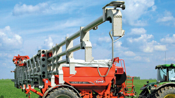 KUHN AERO GT 60.1 - getrokken pneumatische kunstmeststrooier