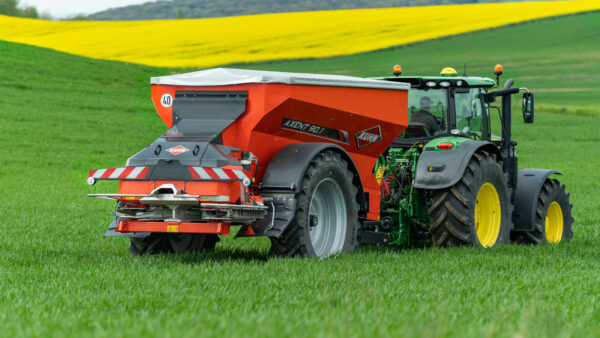 KUHN AXENT 90.1 / 100.1 - getrokken kunstmeststrooier met grote capaciteit