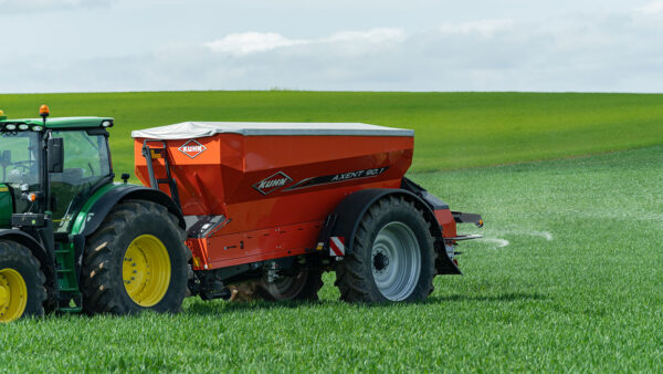 KUHN AXENT 90.1 / 100.1 - getrokken kunstmeststrooier met grote capaciteit