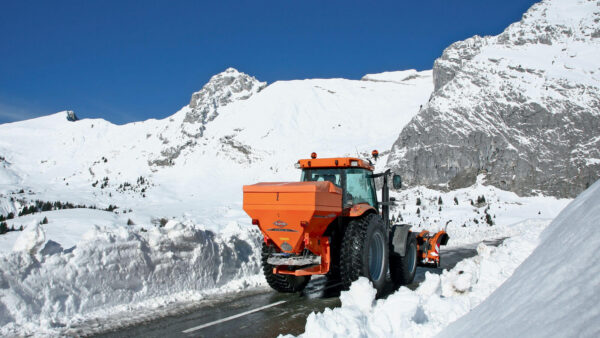 KUHN AXEO - zout- en zandstrooier