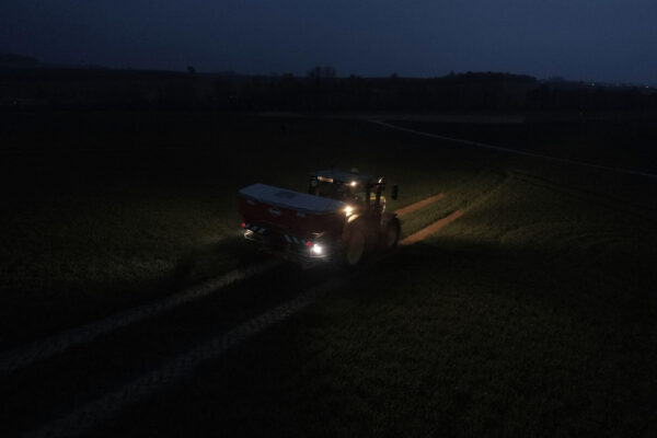 KUHN AXIS - aanbouw kunstmeststrooier met tweeschijvensysteem
