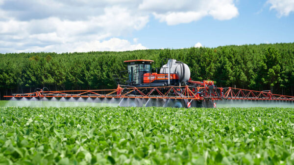 KUHN BOXER H - zelfrijdende veldspuit met hydrostatische aandrijving