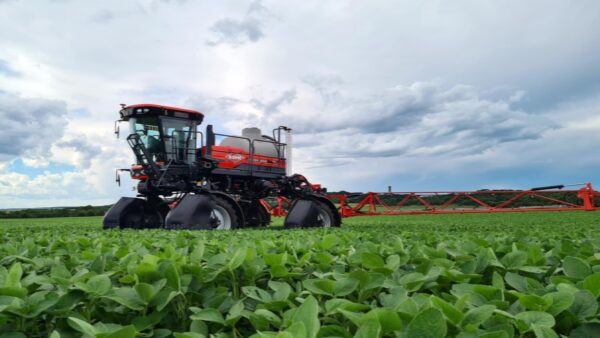 KUHN BOXER H - zelfrijdende veldspuit met hydrostatische aandrijving