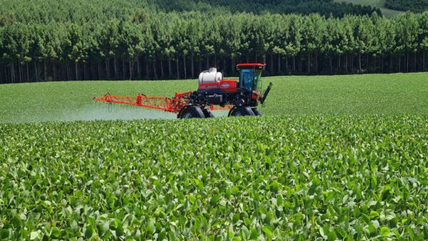 KUHN BOXER H - zelfrijdende veldspuit met hydrostatische aandrijving