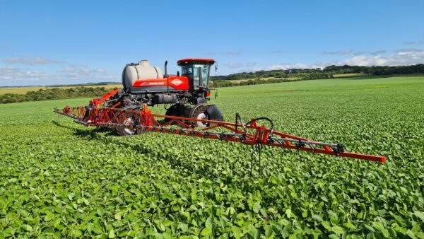KUHN BOXER H - zelfrijdende veldspuit met hydrostatische aandrijving