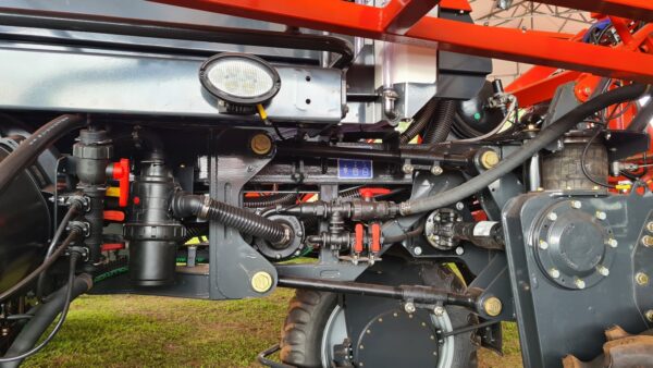 KUHN BOXER M - zelfrijdende veldspuit met mechanische aandrijving