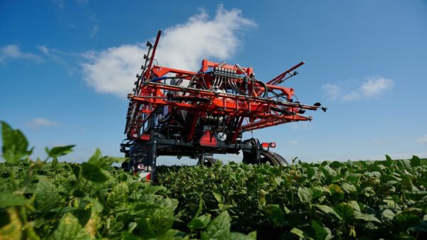 KUHN BOXER M - zelfrijdende veldspuit met mechanische aandrijving