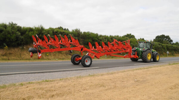 KUHN CHALLENGER - halfgedragen wentelploeg voor krachtige tractoren