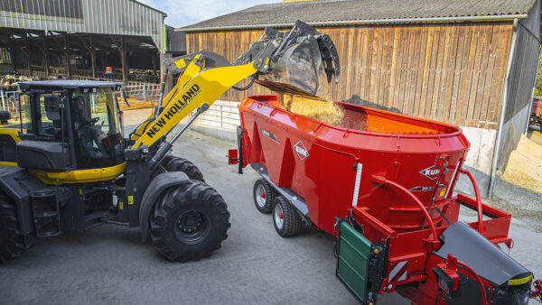 KUHN EUROMIX 3 CL - voermengwagen met drie vijzels en dwarsband