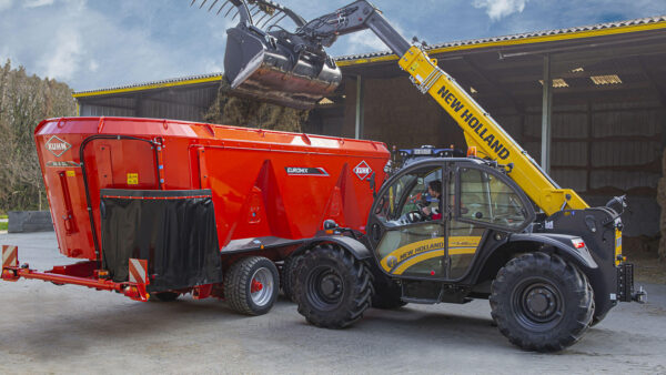 KUHN EUROMIX 3 CL - voermengwagen met drie vijzels en dwarsband