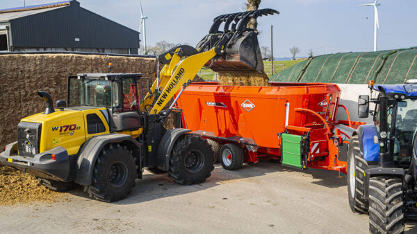 KUHN EUROMIX 3 CL - voermengwagen met drie vijzels en dwarsband
