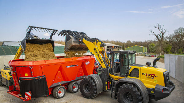KUHN EUROMIX 3 CL - voermengwagen met drie vijzels en dwarsband