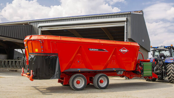 KUHN EUROMIX 3 CL - voermengwagen met drie vijzels en dwarsband