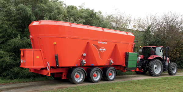 KUHN EUROMIX 3 DL - voermengwagen met drie vijzels en zijverdeling