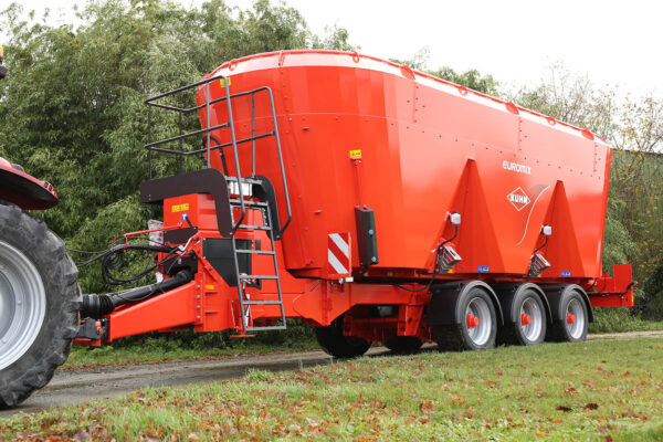 KUHN EUROMIX 3 DL - voermengwagen met drie vijzels en zijverdeling