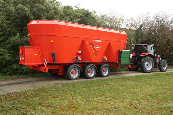 KUHN EUROMIX 3 DL - voermengwagen met drie vijzels en zijverdeling