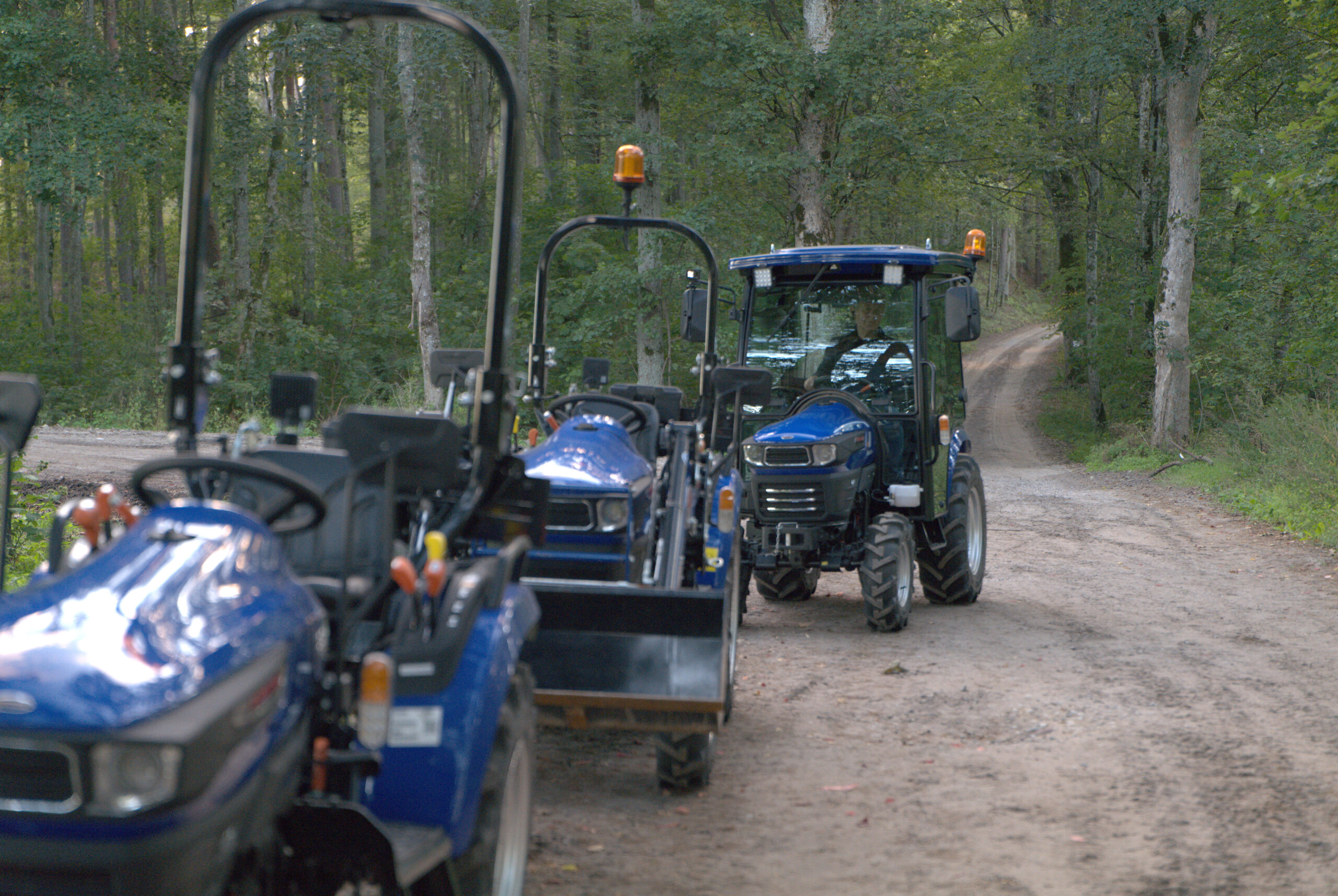 Farmtrac 26 4WD - compacte 4WD-landbouwtractor voor tuin en boomgaard - Afbeelding 2