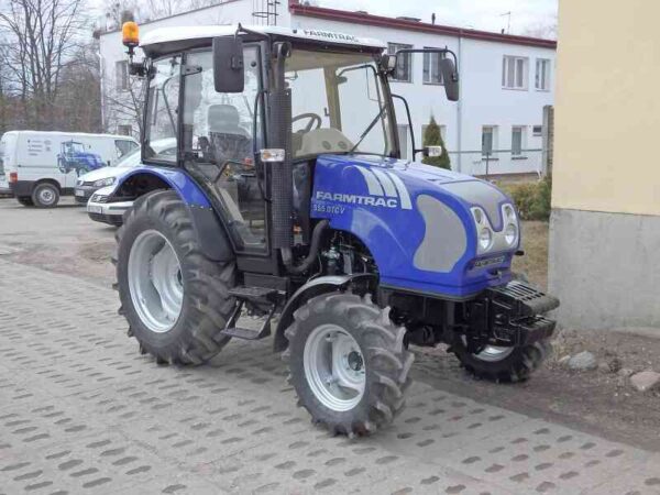 Farmtrac 555DTc V - wendbare 50 pk-landbouwtractor voor gemengd bedrijf
