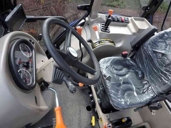 Farmtrac 555DTc V - wendbare 50 pk-landbouwtractor voor gemengd bedrijf