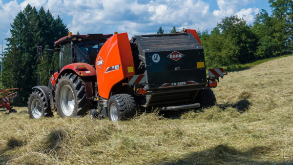 KUHN FB 3125 - ronde balenpers met vaste perskamer