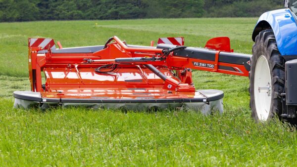 KUHN FC 1061 TC - getrokken schijvenmaaier-kneuzer met centrale dissel