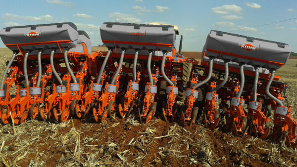 KUHN FLEX P - pneumatische precisiezaaimachine met scharnierend frame