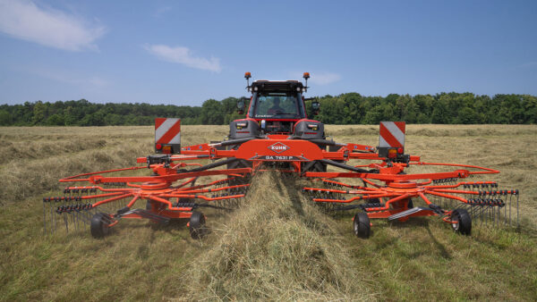 KUHN GA 1001 P / 1031 P - aanbouw cirkelhark met twee rotoren en middenafleg
