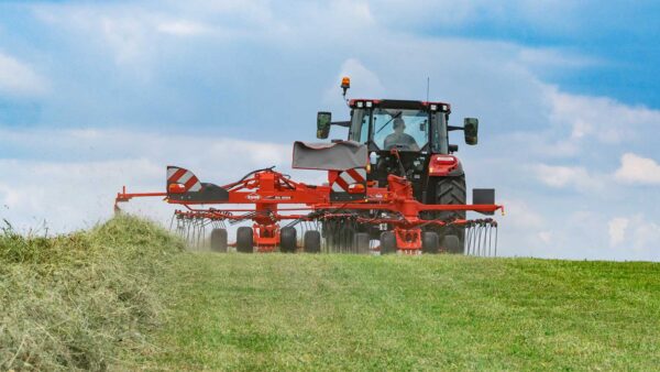 KUHN GA 1002 - cirkelhark met twee rotoren en zijafleg