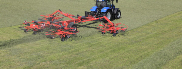 KUHN GA 10031 - cirkelhark met vier rotoren en middenafleg