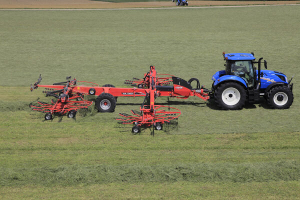 KUHN GA 10031 - cirkelhark met vier rotoren en middenafleg