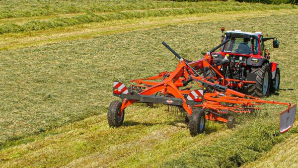 KUHN GA 1030 - cirkelhark met twee rotoren en zijafleg