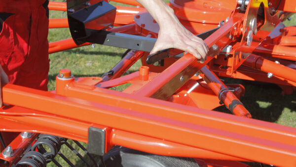 KUHN GA 1031 T - getrokken cirkelhark met één rotor