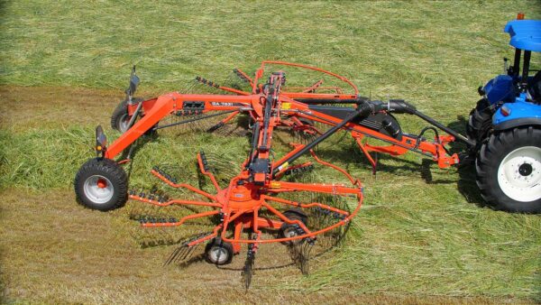 KUHN GA 1031 - cirkelhark met twee rotoren en middenafleg