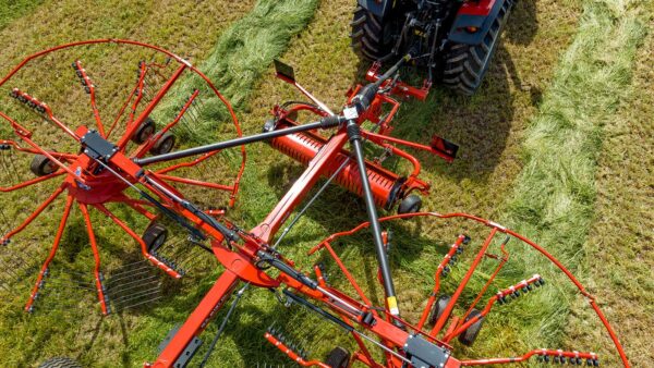 KUHN GA 1031 - cirkelhark met twee rotoren en middenafleg